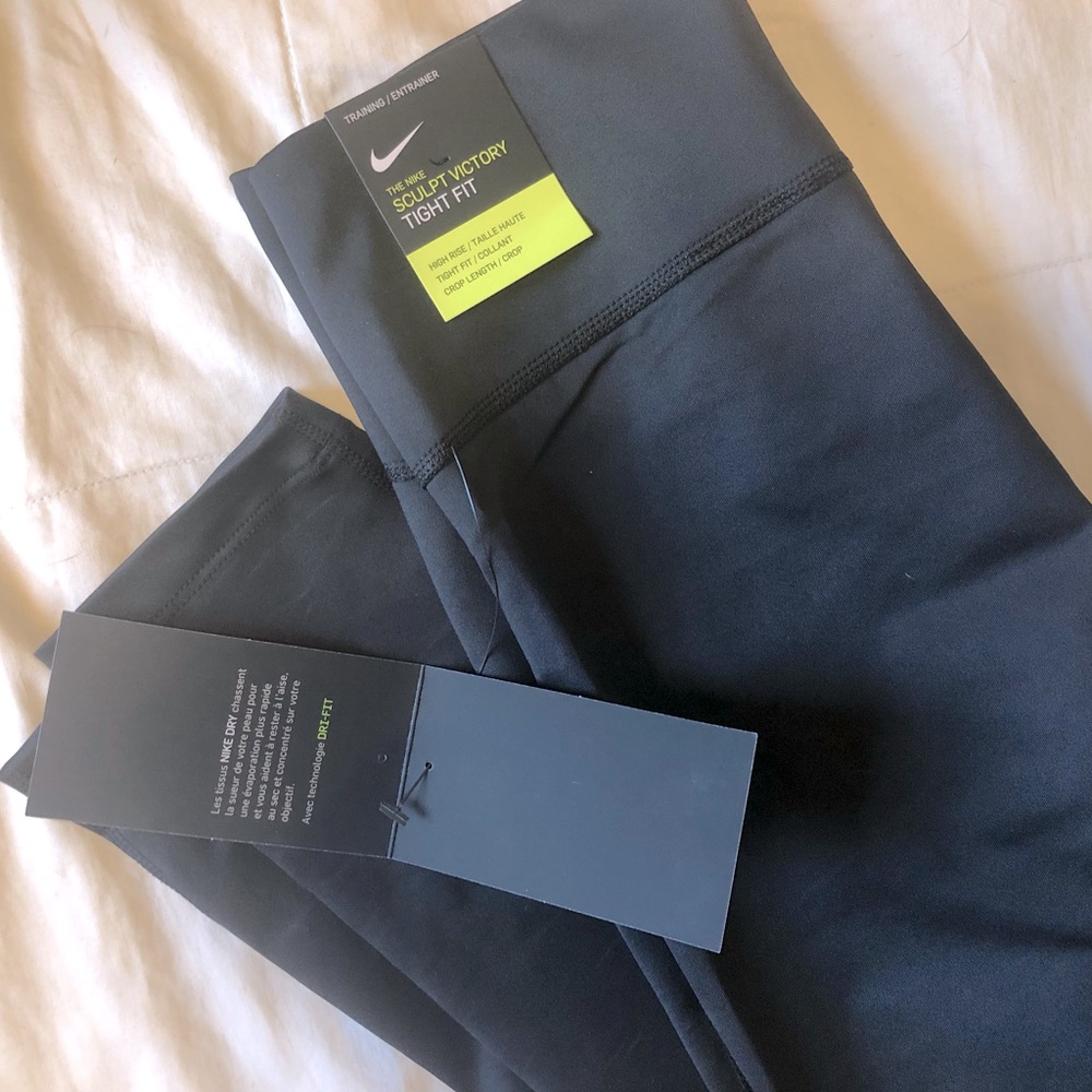 ✨New Nike Running Crop Tights✨